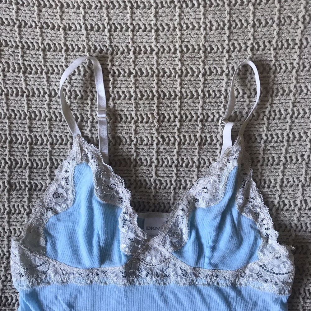 Blue lace tank - Picture 2 of 3